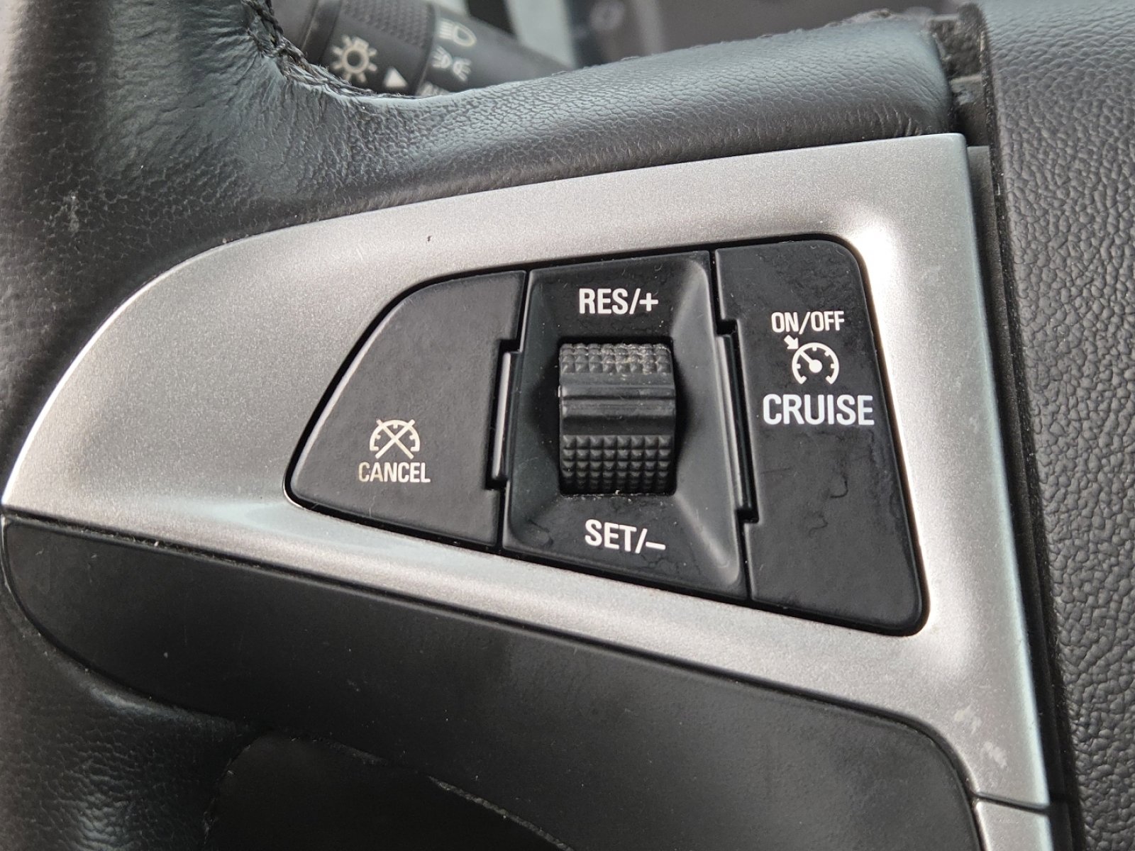 Used 2017 Chevrolet Equinox LT w/ Convenience Package FWD image 4