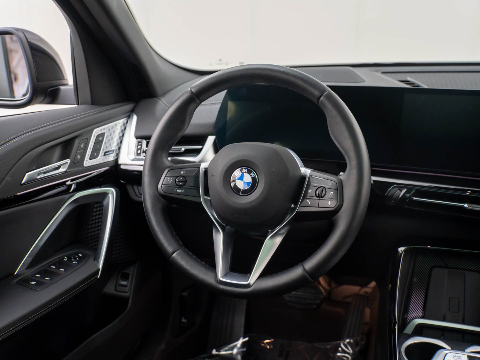 Certified 2025 BMW X2 xDrive28i w/ Premium Package image 11