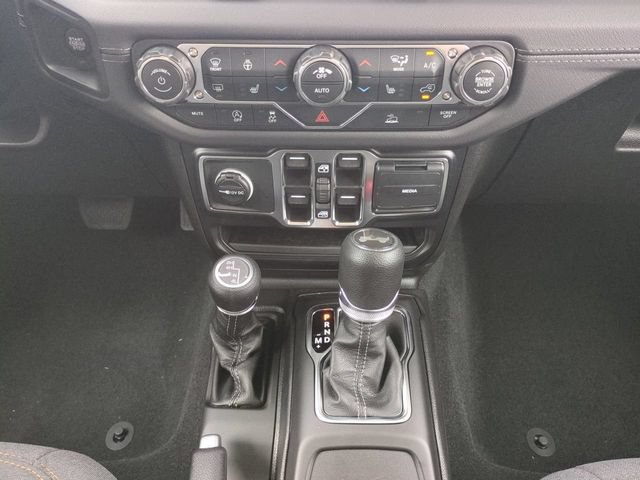 New 2026 Jeep Wrangler Sahara w/ Technology Group AWD/4WD image 19