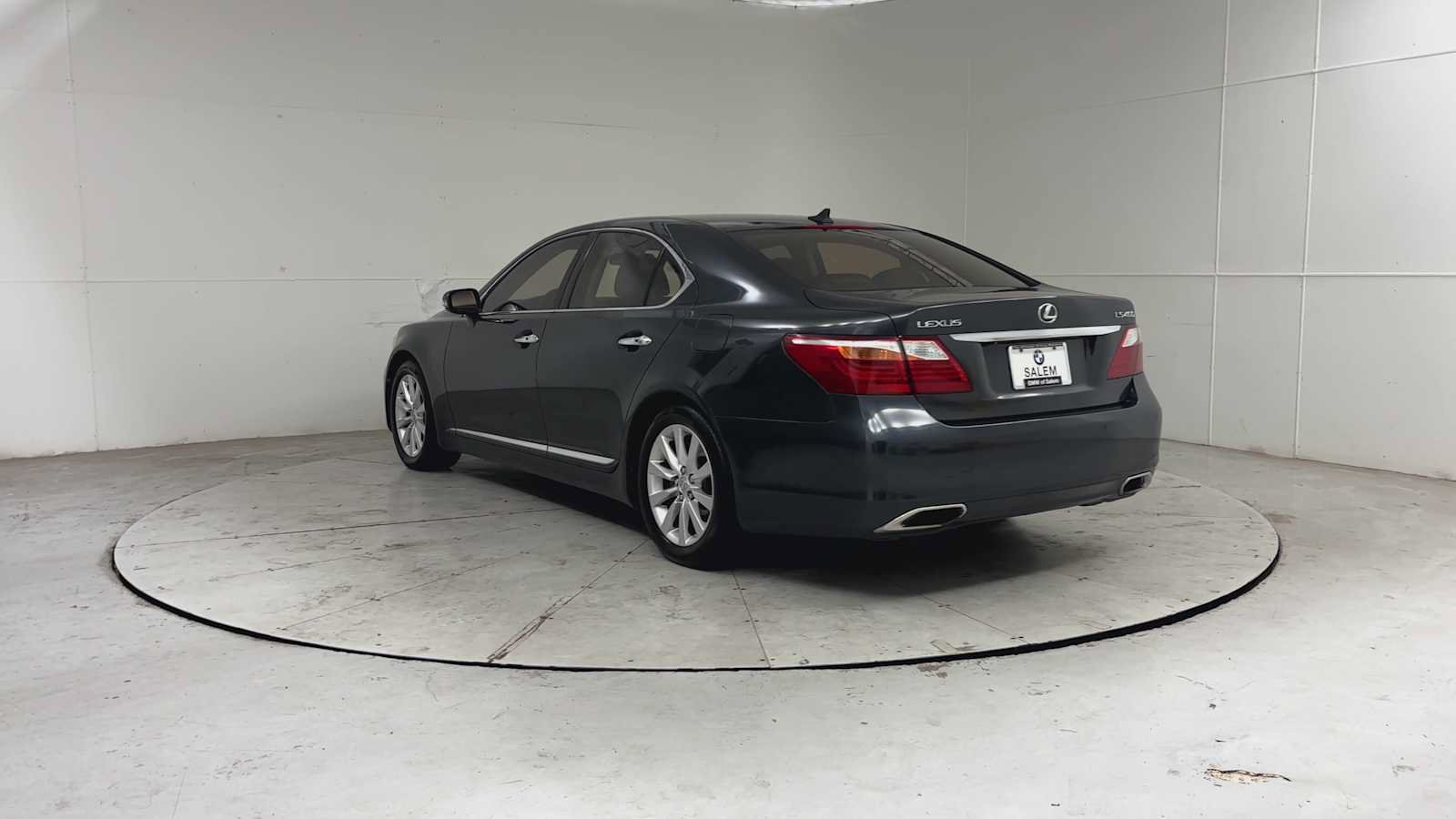 Used 2010 Lexus LS 460 w/ Comfort Pkg RWD image 2