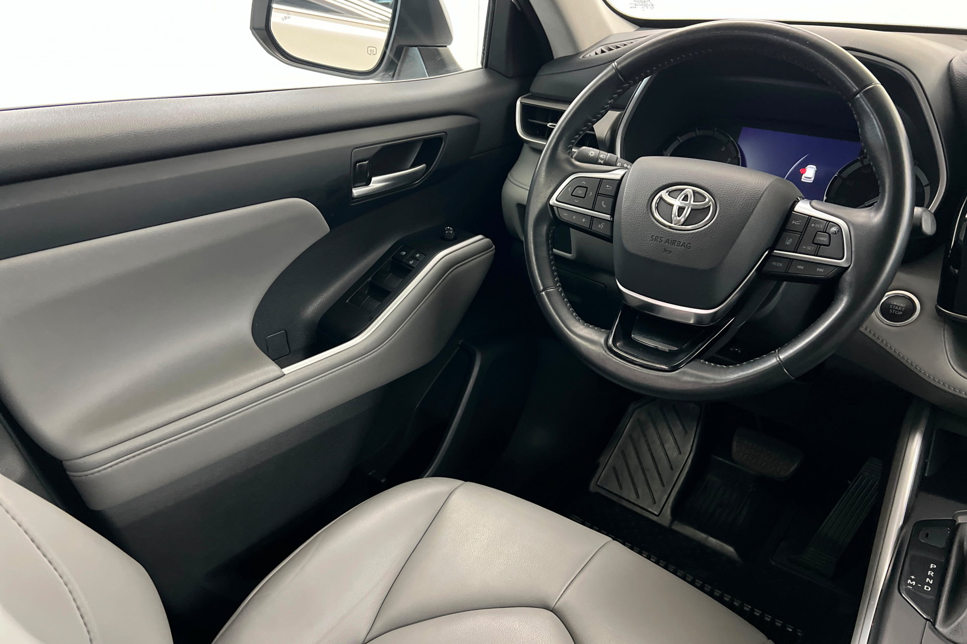 Used 2021 Toyota Highlander XLE AWD/4WD image 12