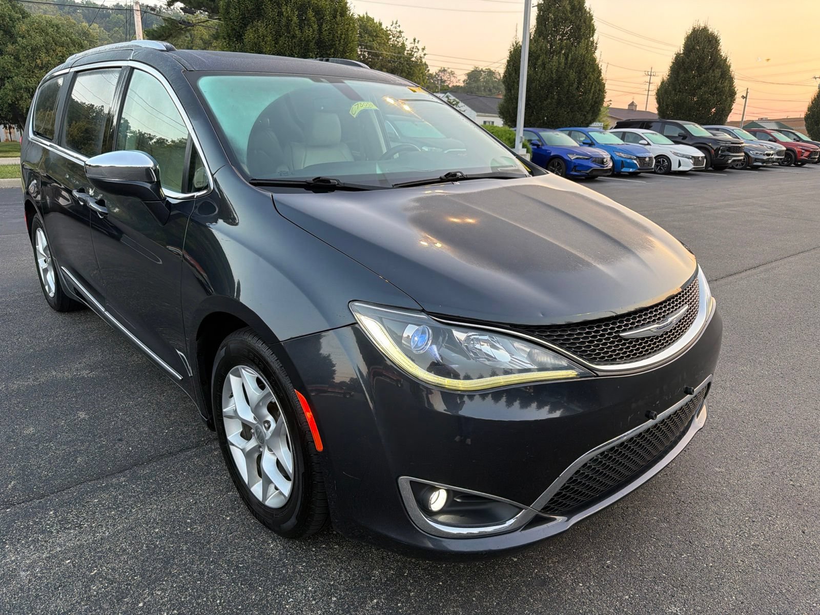 Used 2020 Chrysler Pacifica Limited FWD image 7