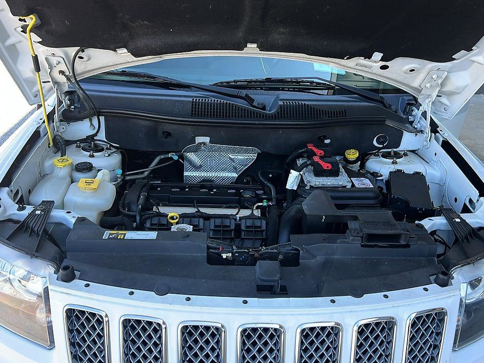 Used 2016 Jeep Compass Latitude image 9