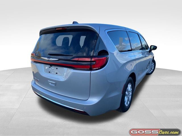 New 2026 Chrysler Pacifica Select FWD video 3