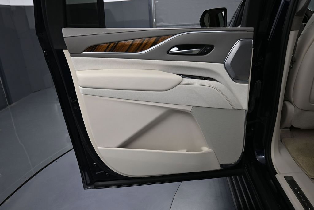 Used 2023 Cadillac Escalade ESV Premium Luxury Platinum w/ LPO, Radiant Package AWD/4WD image 24