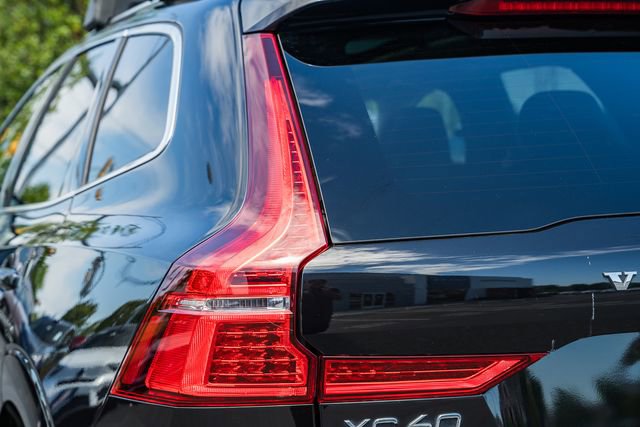 Used 2021 Volvo XC60 T5 Momentum w/ Advanced Package AWD/4WD image 8