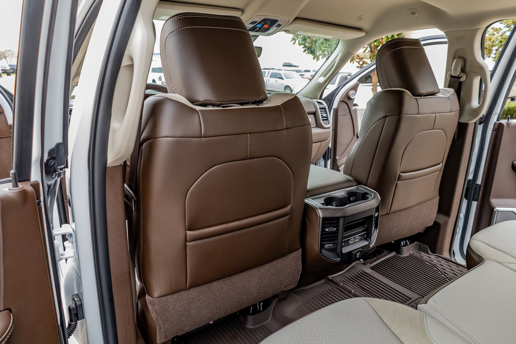 Used 2025 RAM 3500 Laramie image 34