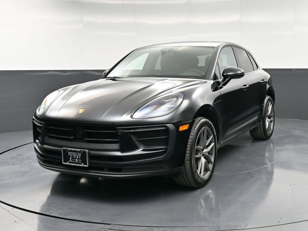 Certified 2023 Porsche Macan Turbo image 6