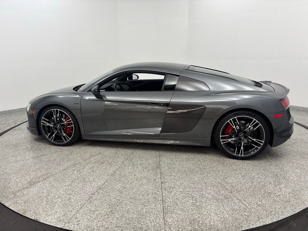 Used 2018 Audi R8 V10 w/ Premium Package image 26