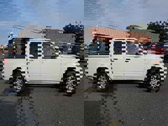 Used 2020 Nissan Frontier SV image 38