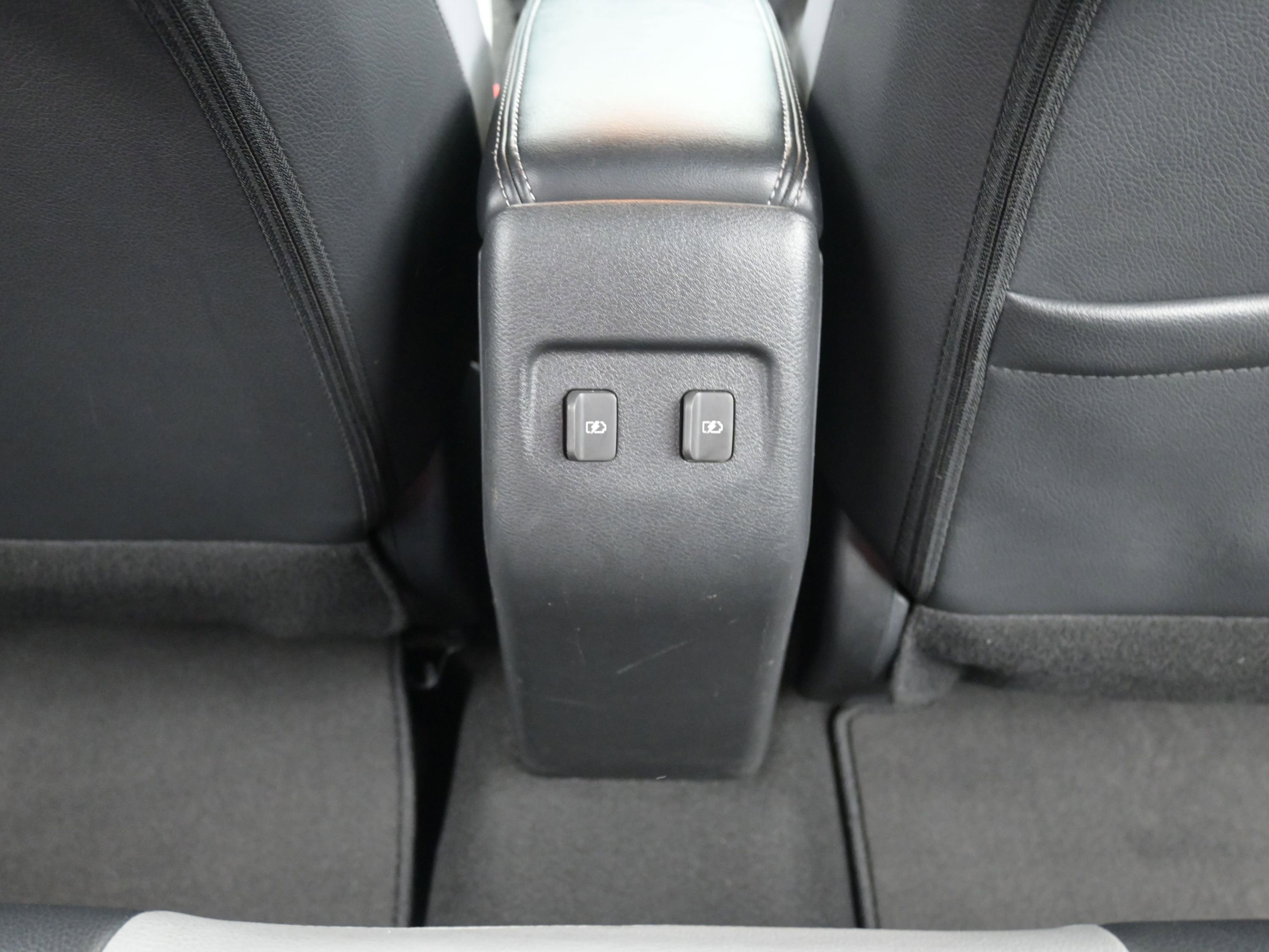 Used 2023 Nissan Kicks SR w/ SR Premium Package image 18