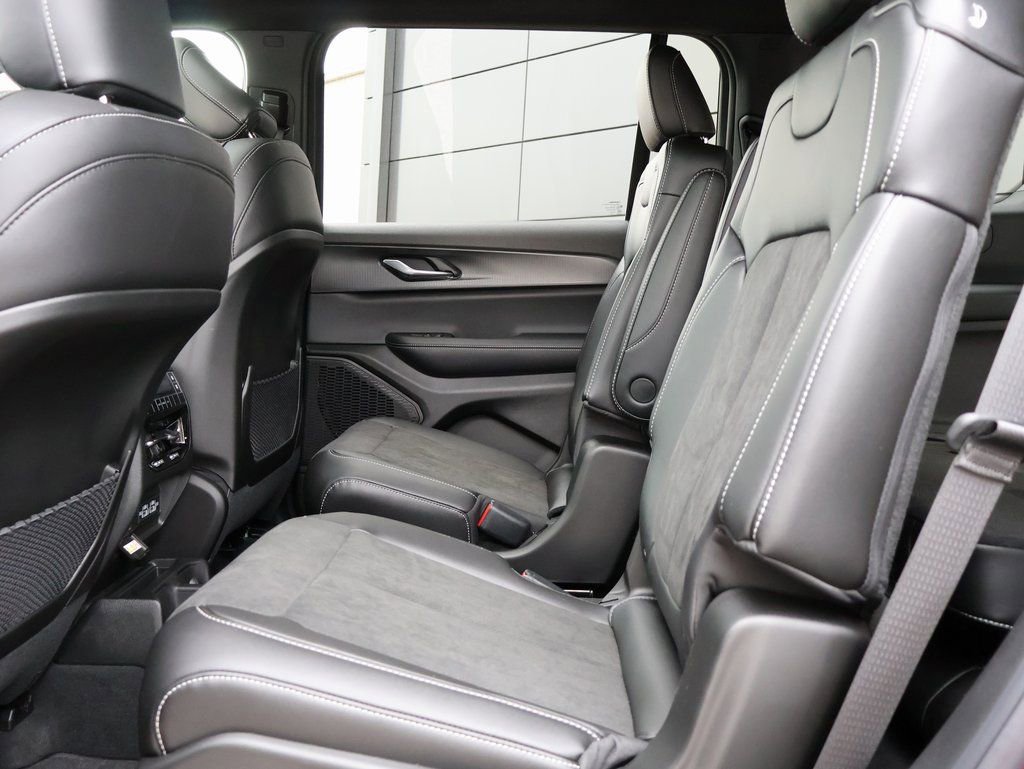 New 2025 Jeep Grand Cherokee L Altitude image 19