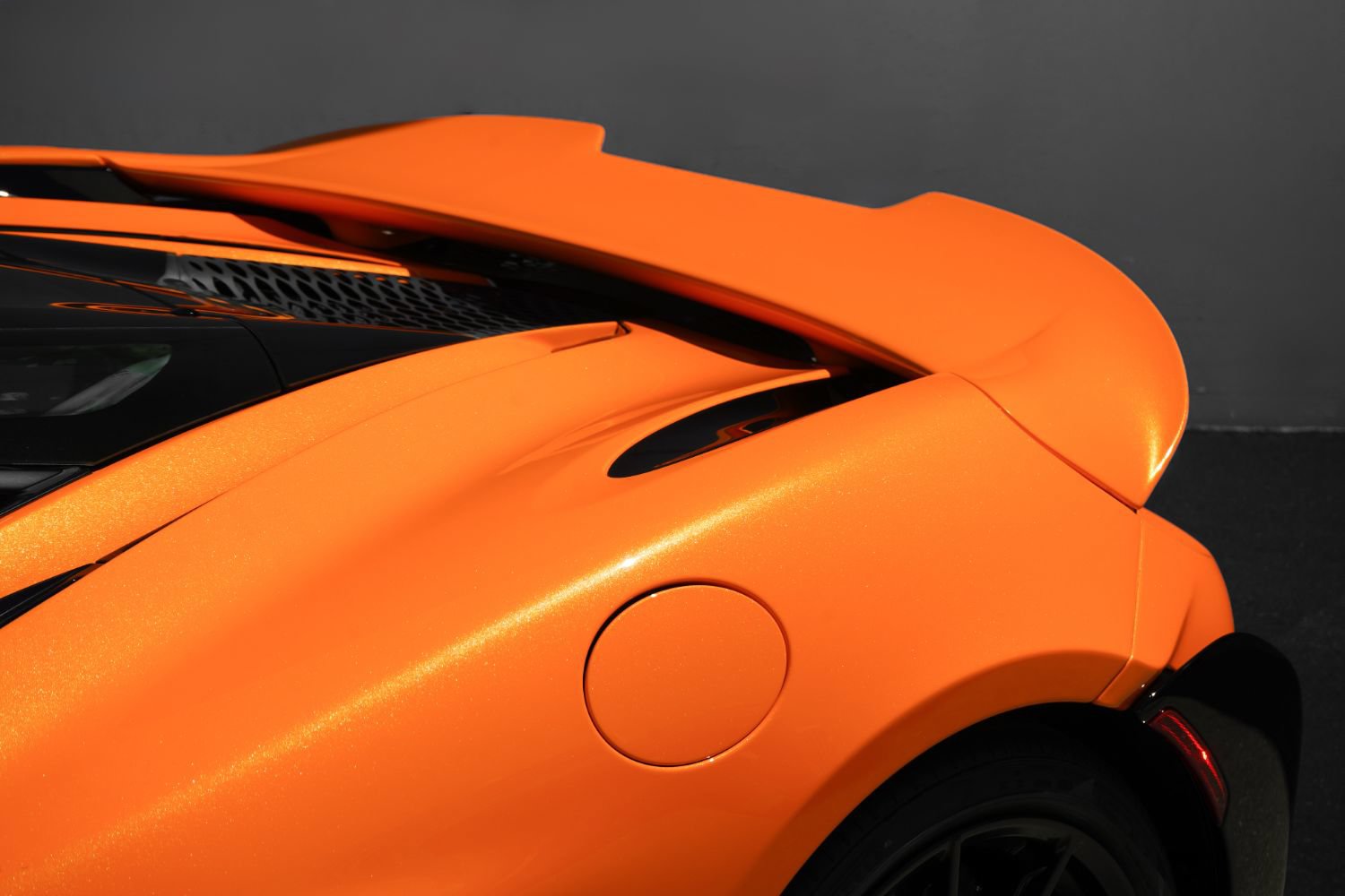 Used 2021 McLaren 765LT RWD image 3