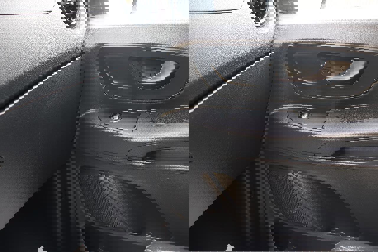 Used 2018 Mercedes-Benz Metris Passenger image 28