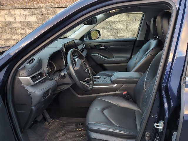 Used 2023 Toyota Highlander XLE image 13