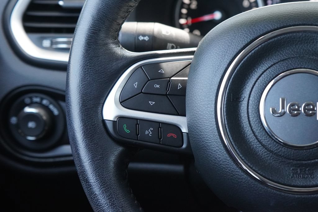 Used 2019 Jeep Renegade Latitude w/ Cold Weather Group FWD image 14