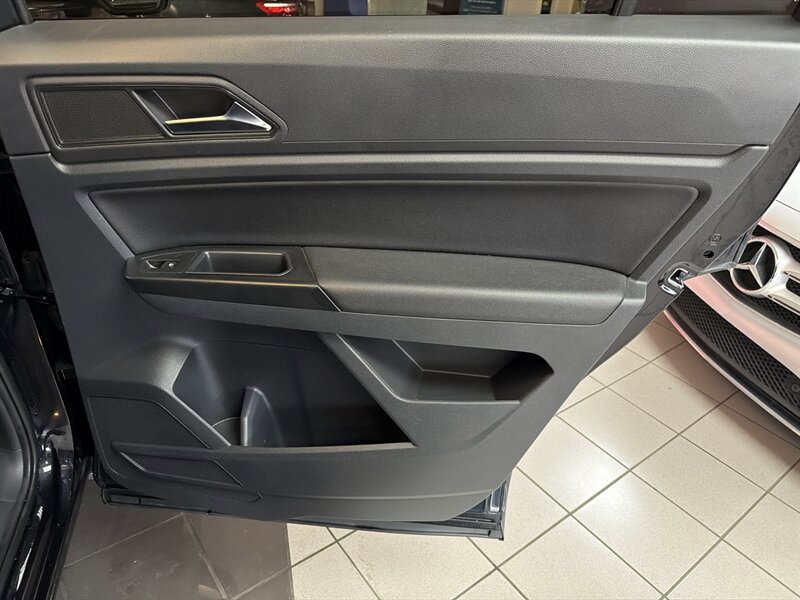 Used 2020 Volkswagen Atlas Cross Sport SEL R-Line AWD/4WD image 25