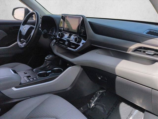 Used 2023 Toyota Highlander LE FWD image 29