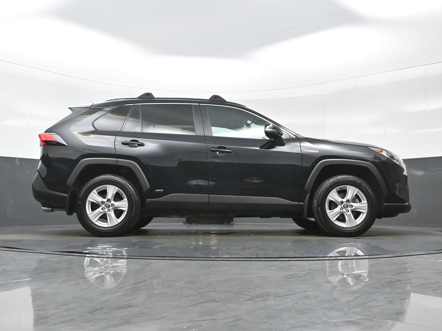 Used 2020 Toyota RAV4 XLE w/ XLE Grade Weather Package AWD/4WD image 32