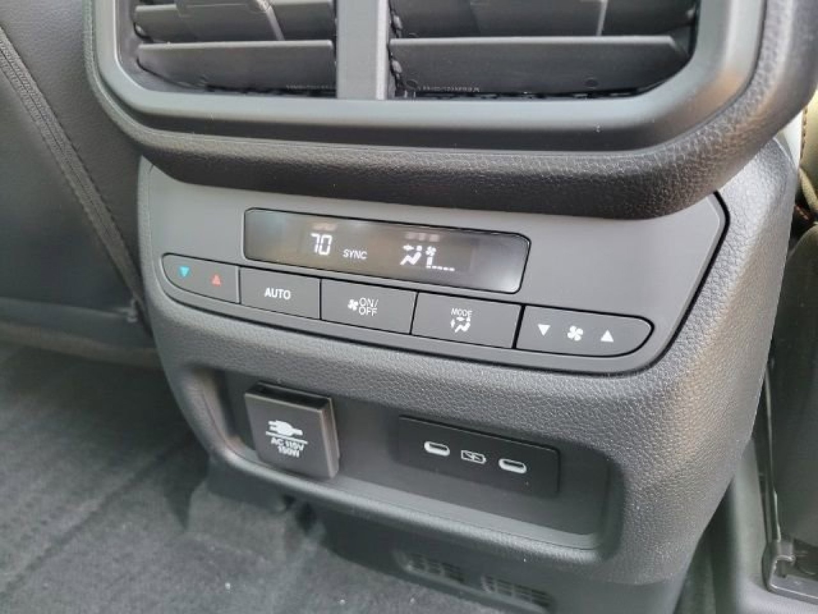 Used 2025 Honda Pilot TrailSport image 33