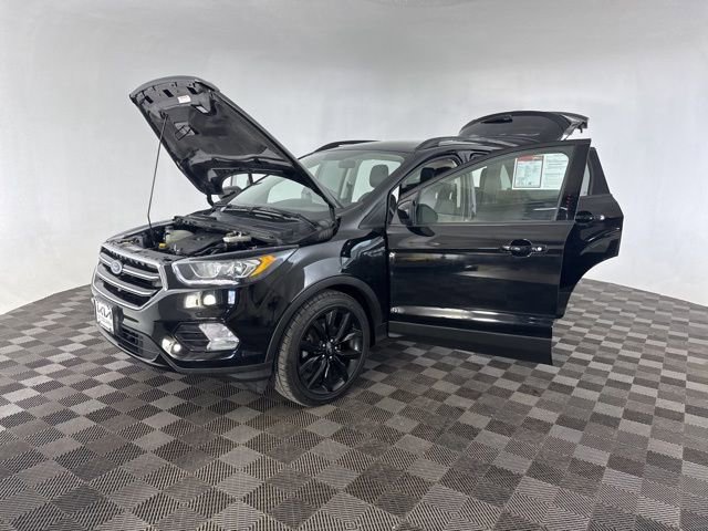 Used 2018 Ford Escape SE w/ SE Sport Appearance Package image 12