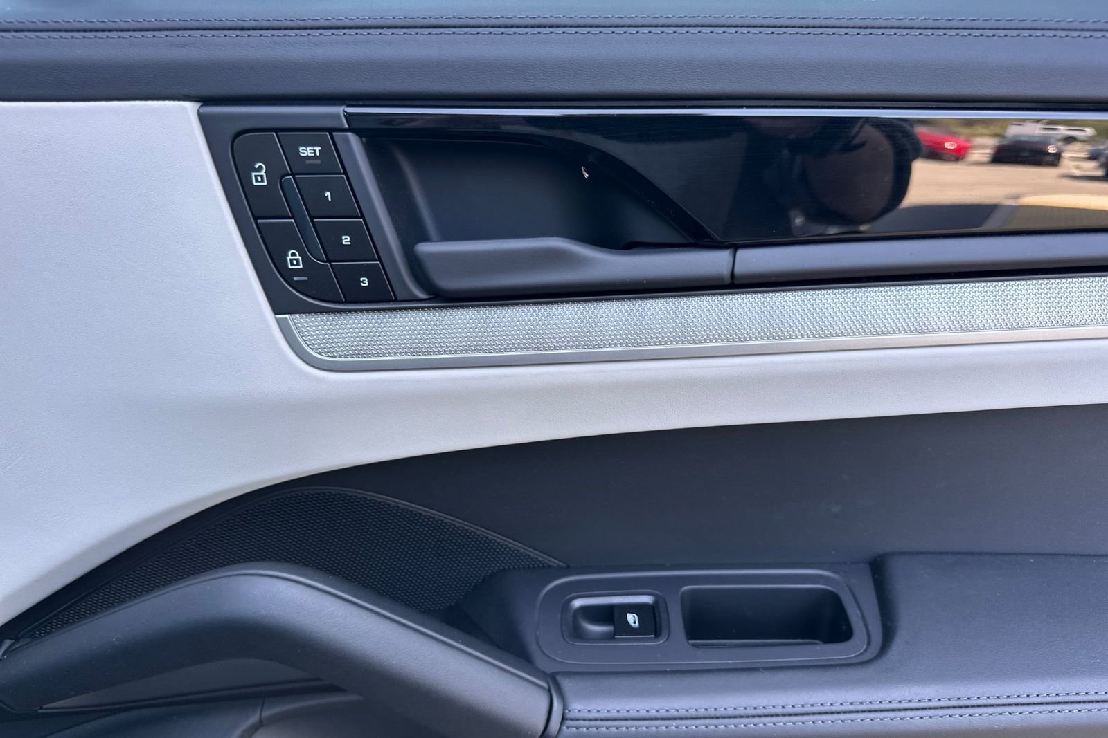 Used 2025 Porsche Cayenne S image 12