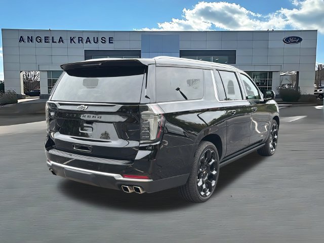 Used 2025 Chevrolet Suburban High Country AWD/4WD image 8