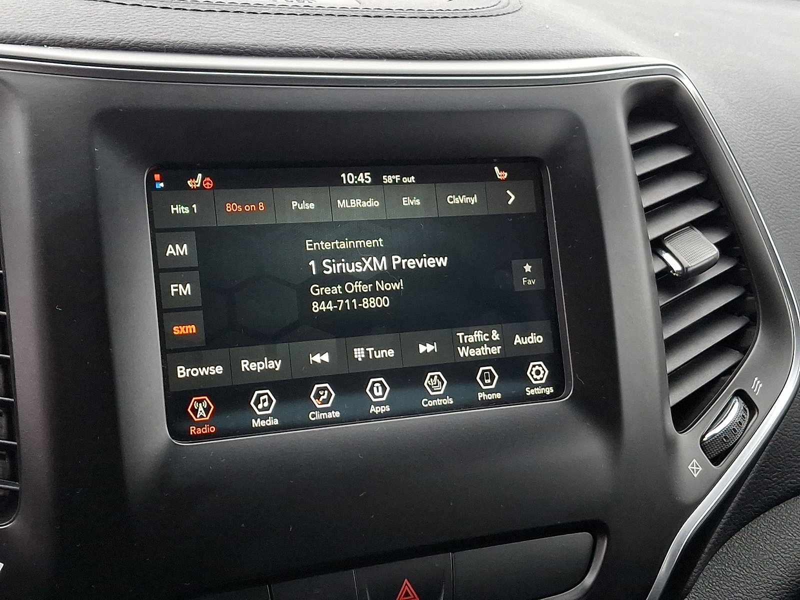 Used 2020 Jeep Cherokee Latitude Plus w/ Cold Weather Group image 16