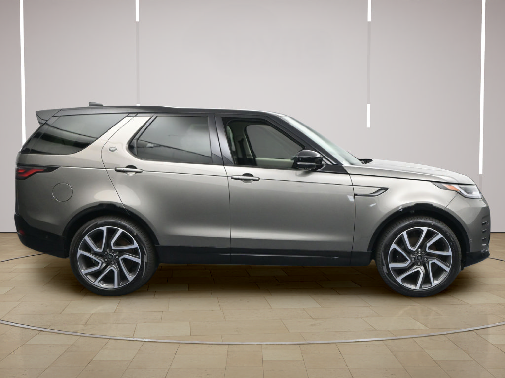 Used 2025 Land Rover Discovery Dynamic SE AWD/4WD image 23