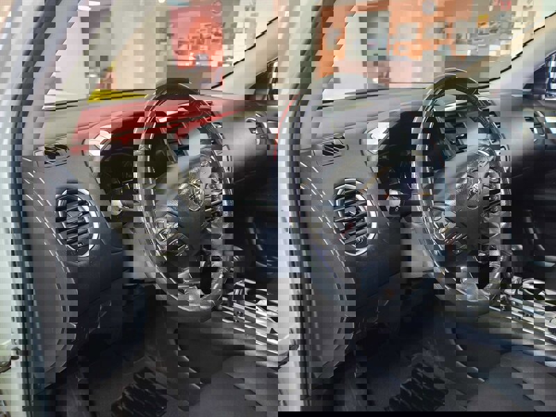 Used 2017 Nissan Pathfinder SV image 9