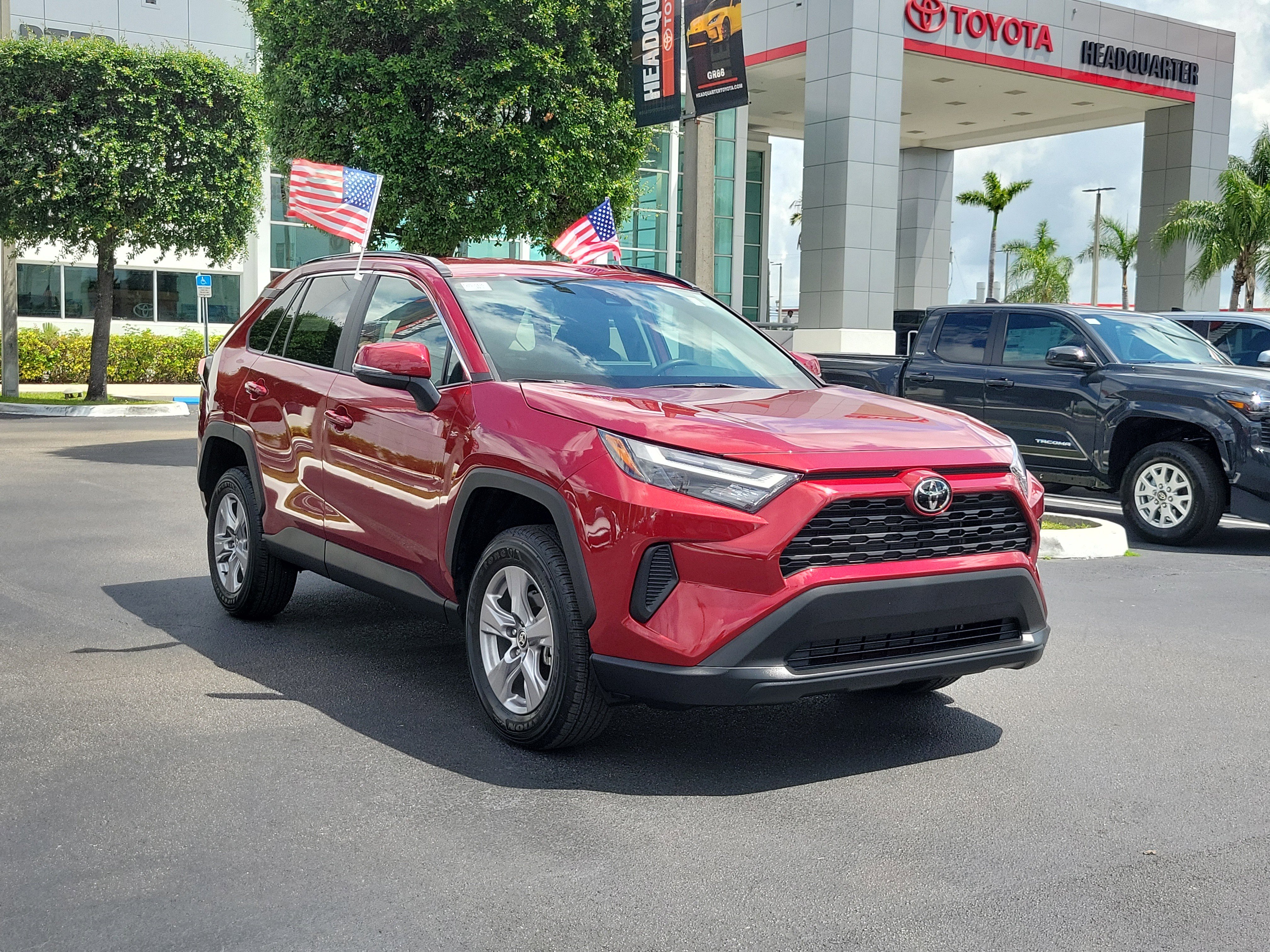 Used 2025 Toyota RAV4 XLE image 2