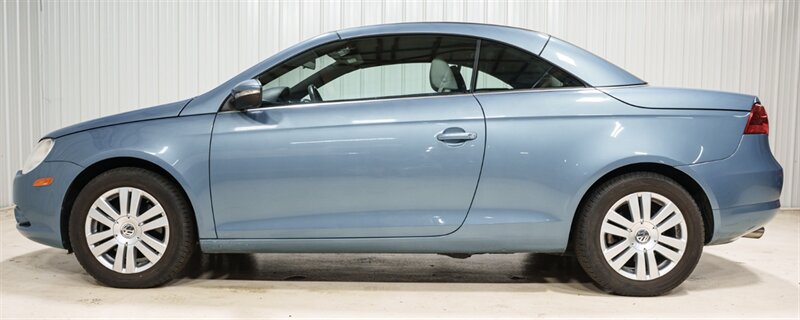 Used 2009 Volkswagen Eos Komfort FWD image 2