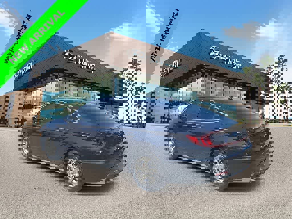 Used 2023 Hyundai Sonata SE image 2