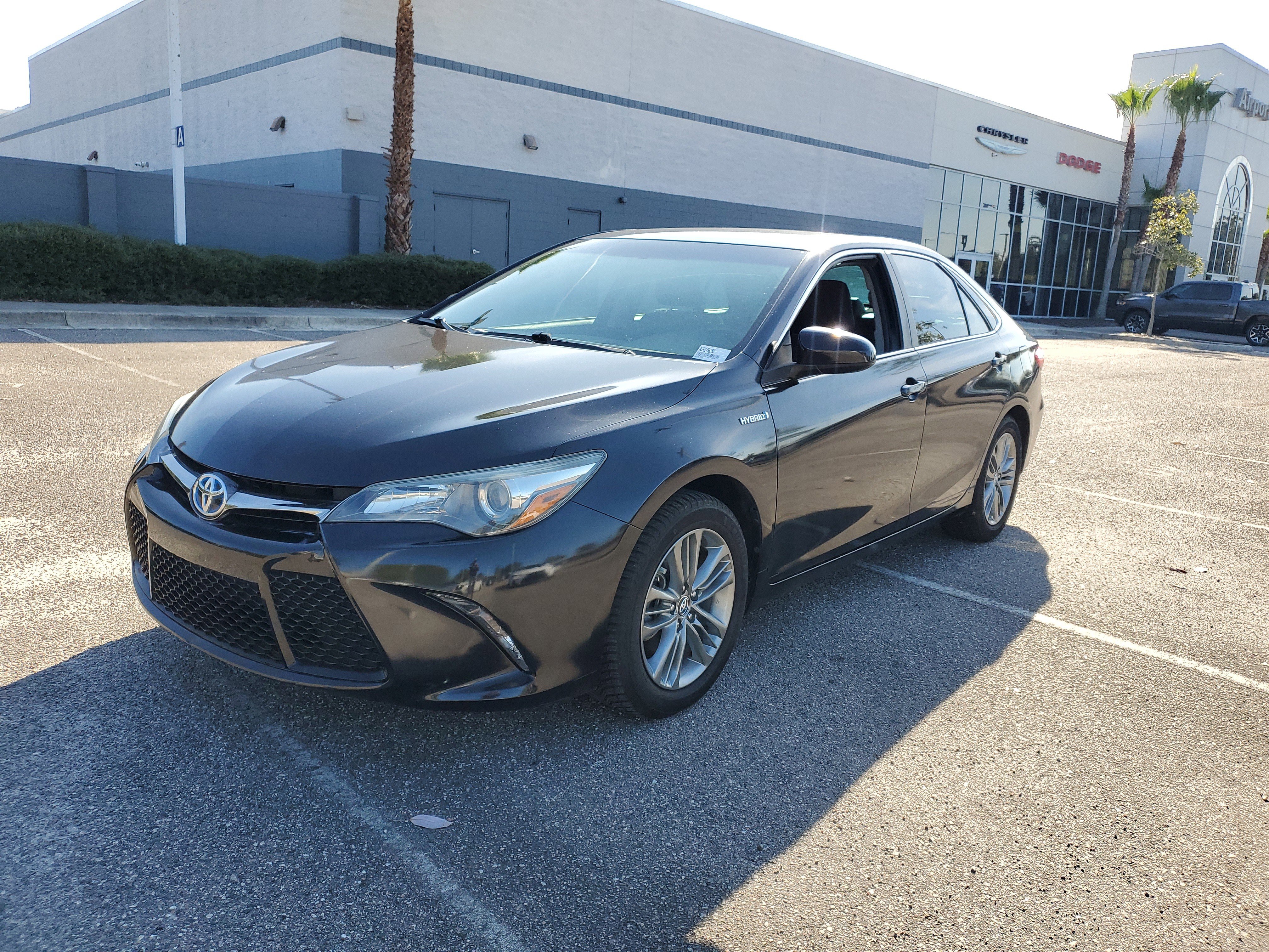 Used 2015 Toyota Camry XLE image 2