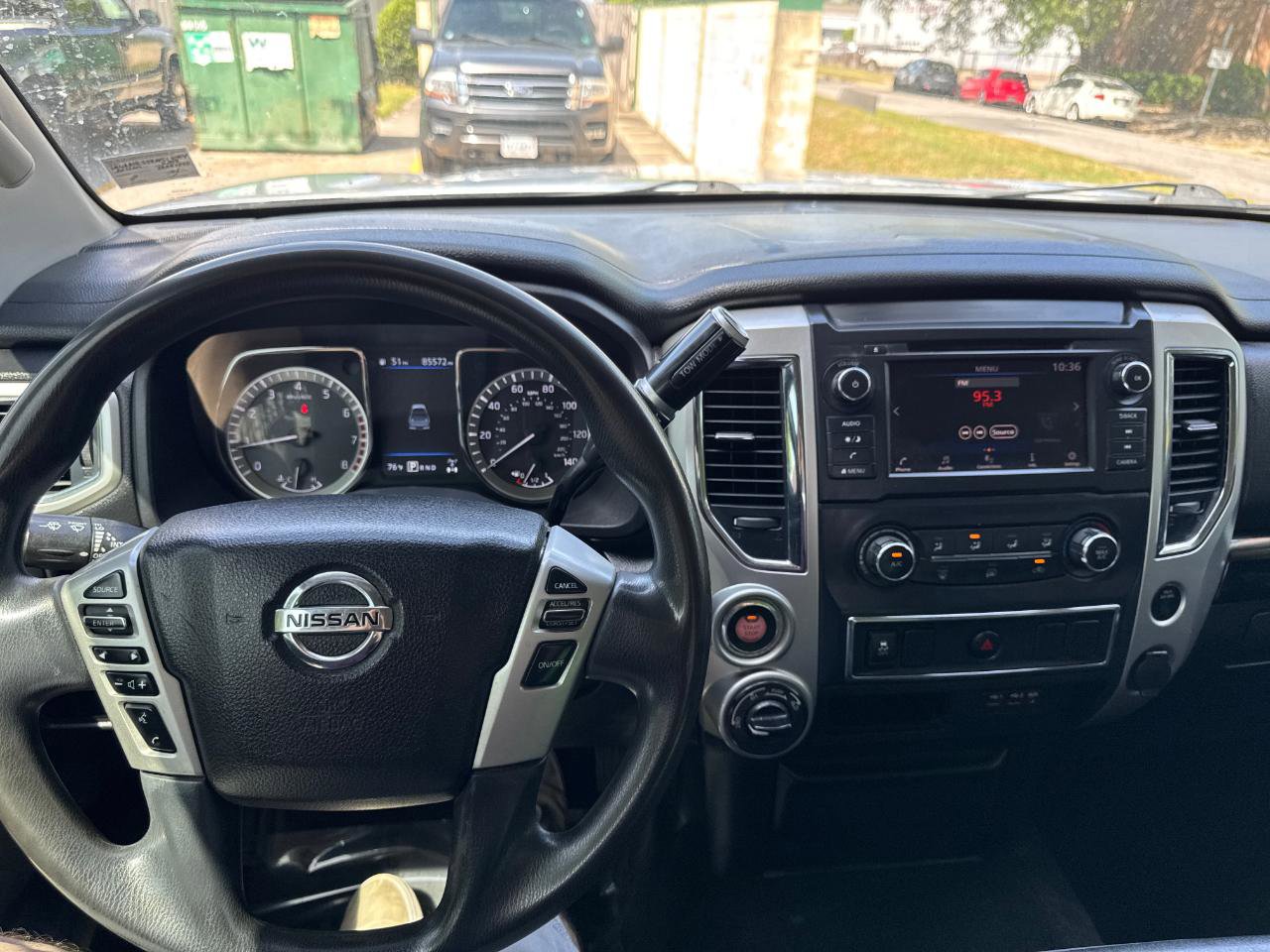 Used 2019 Nissan Titan SV AWD/4WD image 19