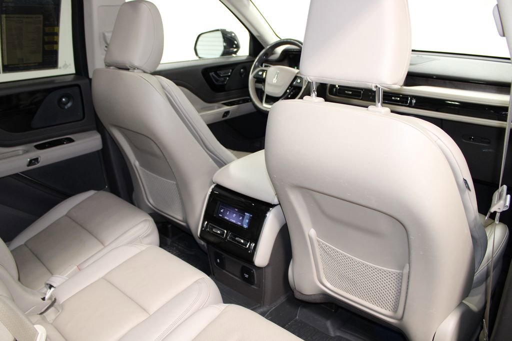 Used 2023 Lincoln Aviator Reserve w/ Equipment Group 201A AWD/4WD image 37