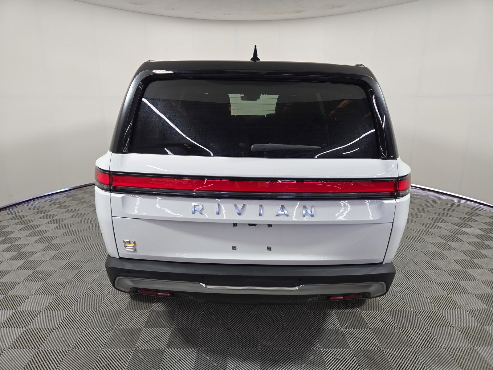 Used 2022 Rivian R1S Launch Edition image 4
