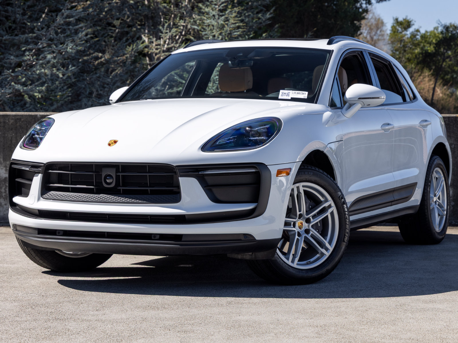 Certified 2026 Porsche Macan AWD/4WD image 1