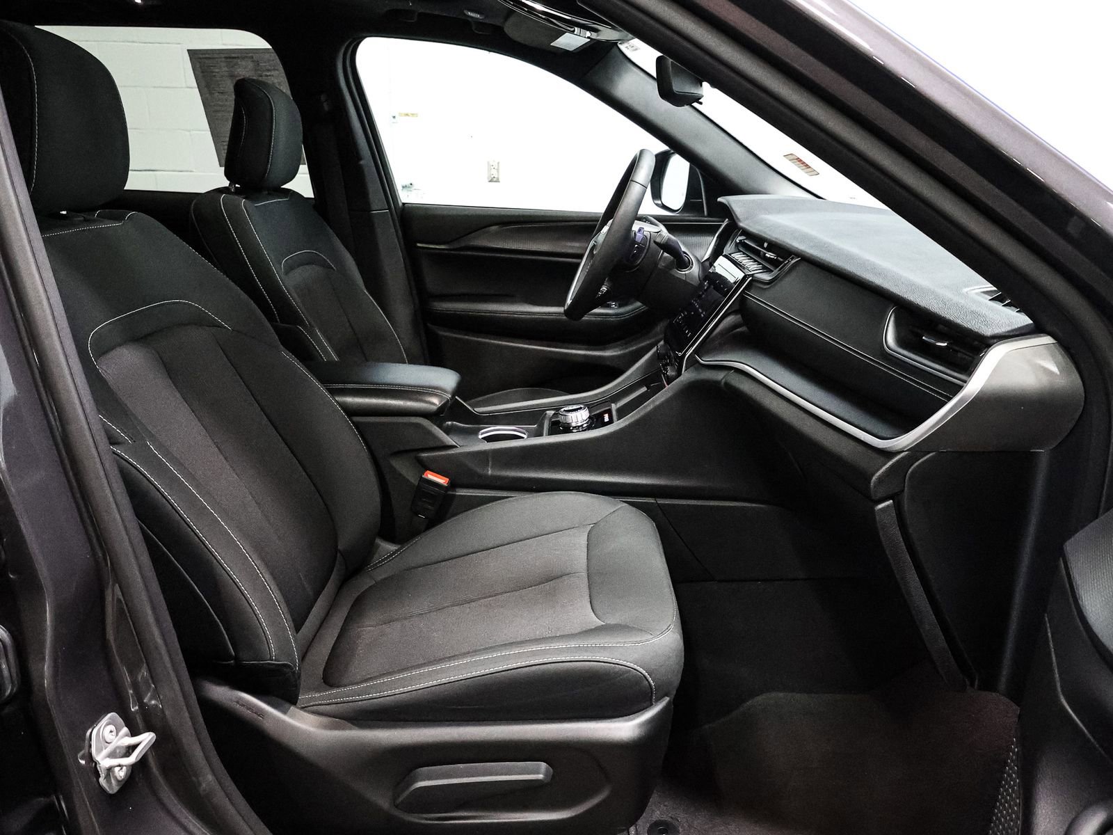 Used 2024 Jeep Grand Cherokee Laredo X w/ Luxury Tech Group I image 22