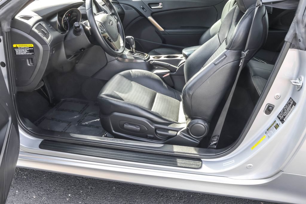 Used 2013 Hyundai Genesis 3.8 RWD image 18