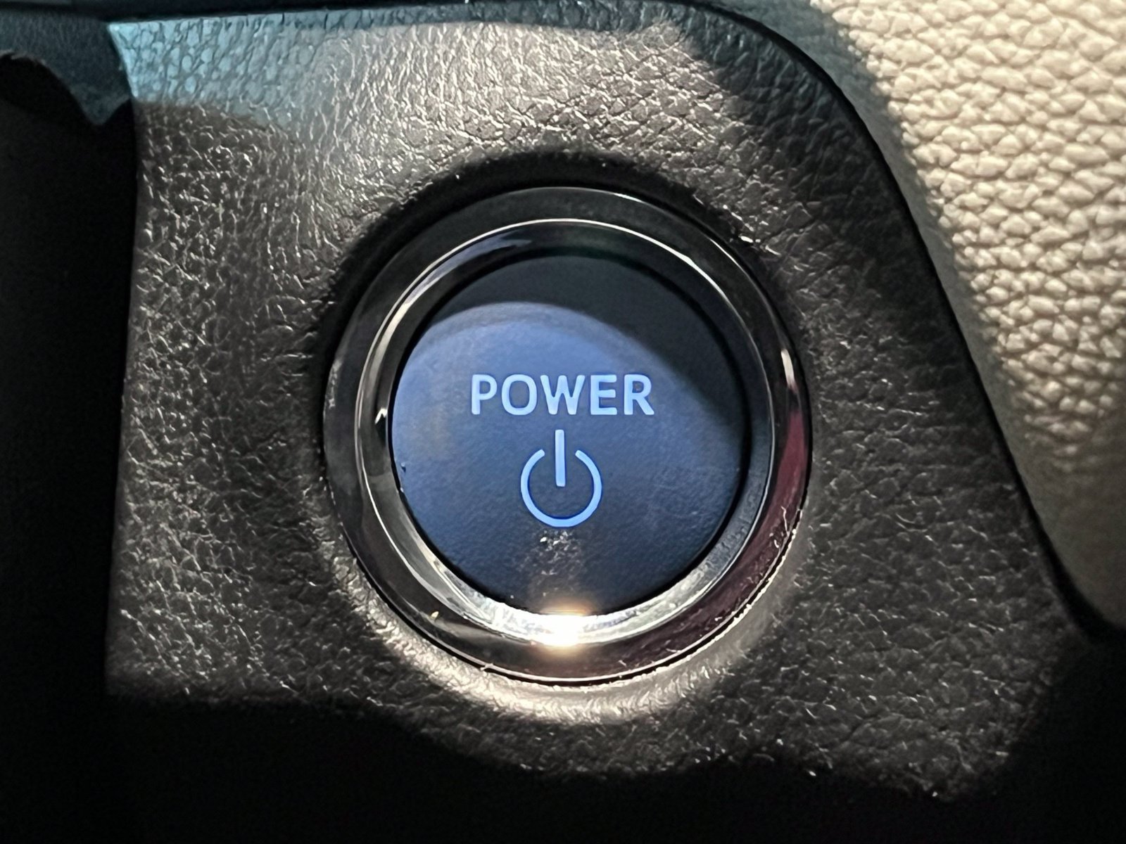 Used 2022 Toyota RAV4 XLE Premium AWD/4WD image 29
