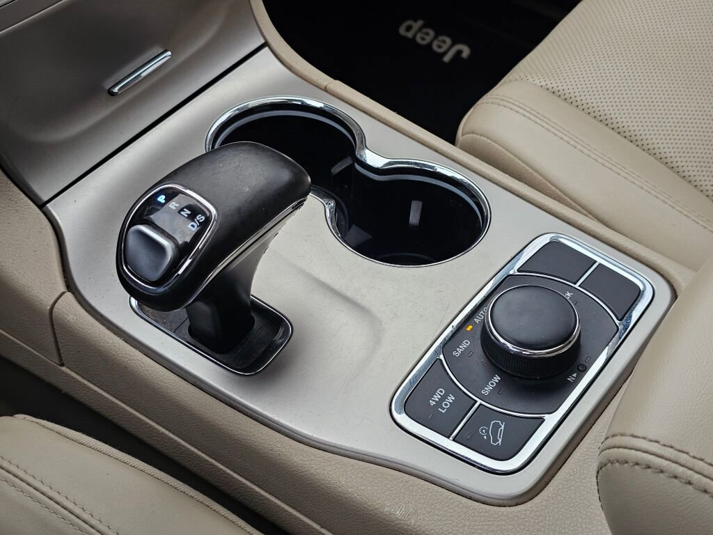 Used 2014 Jeep Grand Cherokee Limited w/ Luxury Group II image 25