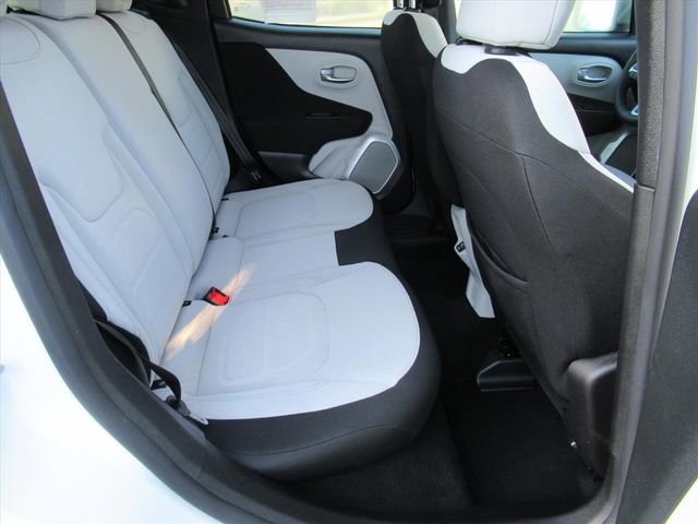 Used 2019 Jeep Renegade Latitude image 24