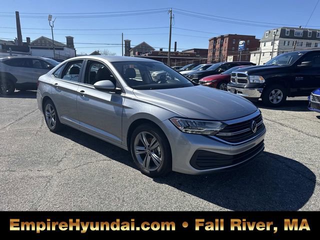 Used 2024 Volkswagen Jetta SE image 2