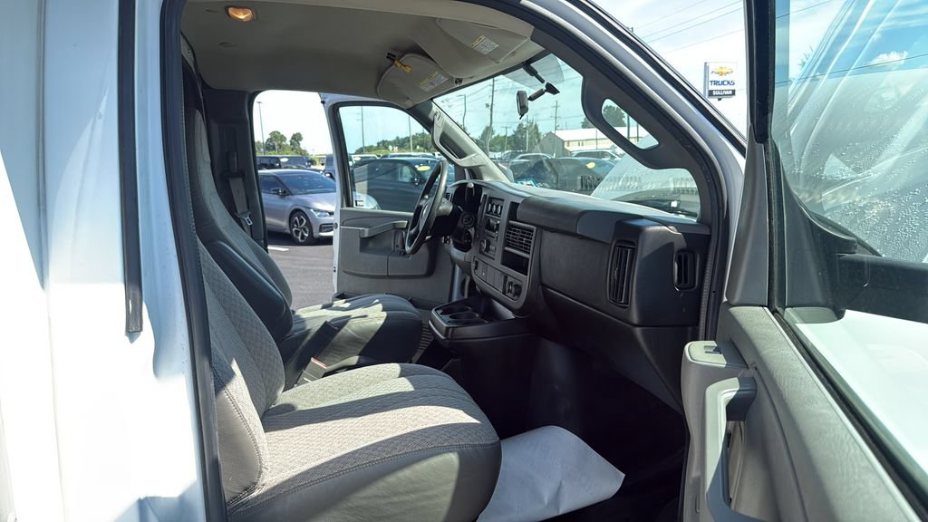 Used 2016 Chevrolet Express 3500 RWD image 17