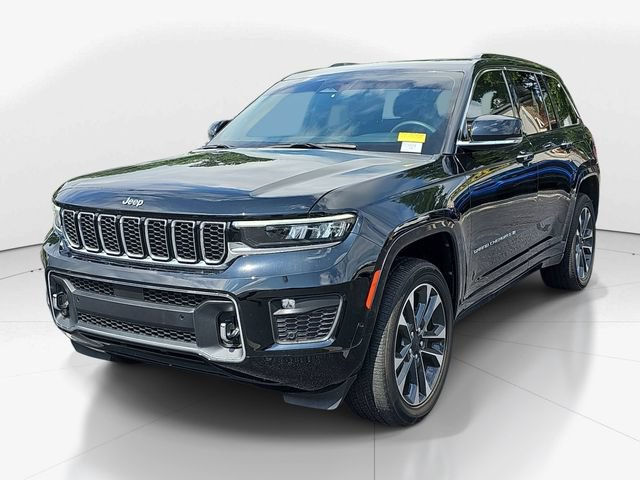 Used 2023 Jeep Grand Cherokee Overland w/ Luxury Tech Group IV AWD/4WD image 9