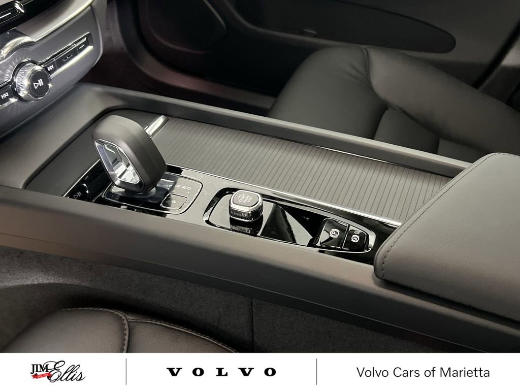 New 2025 Volvo XC60 B5 Core w/ Climate Package image 21