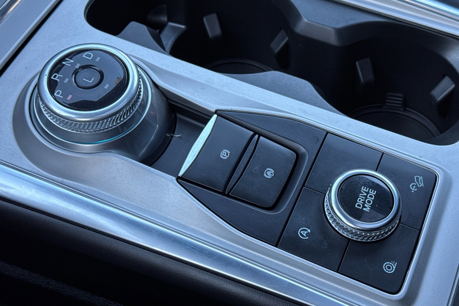 Used 2023 Ford Explorer XLT w/ Equipment Group 202A image 23