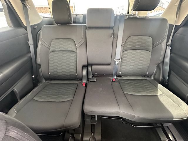 Used 2025 Nissan Pathfinder SV FWD image 31