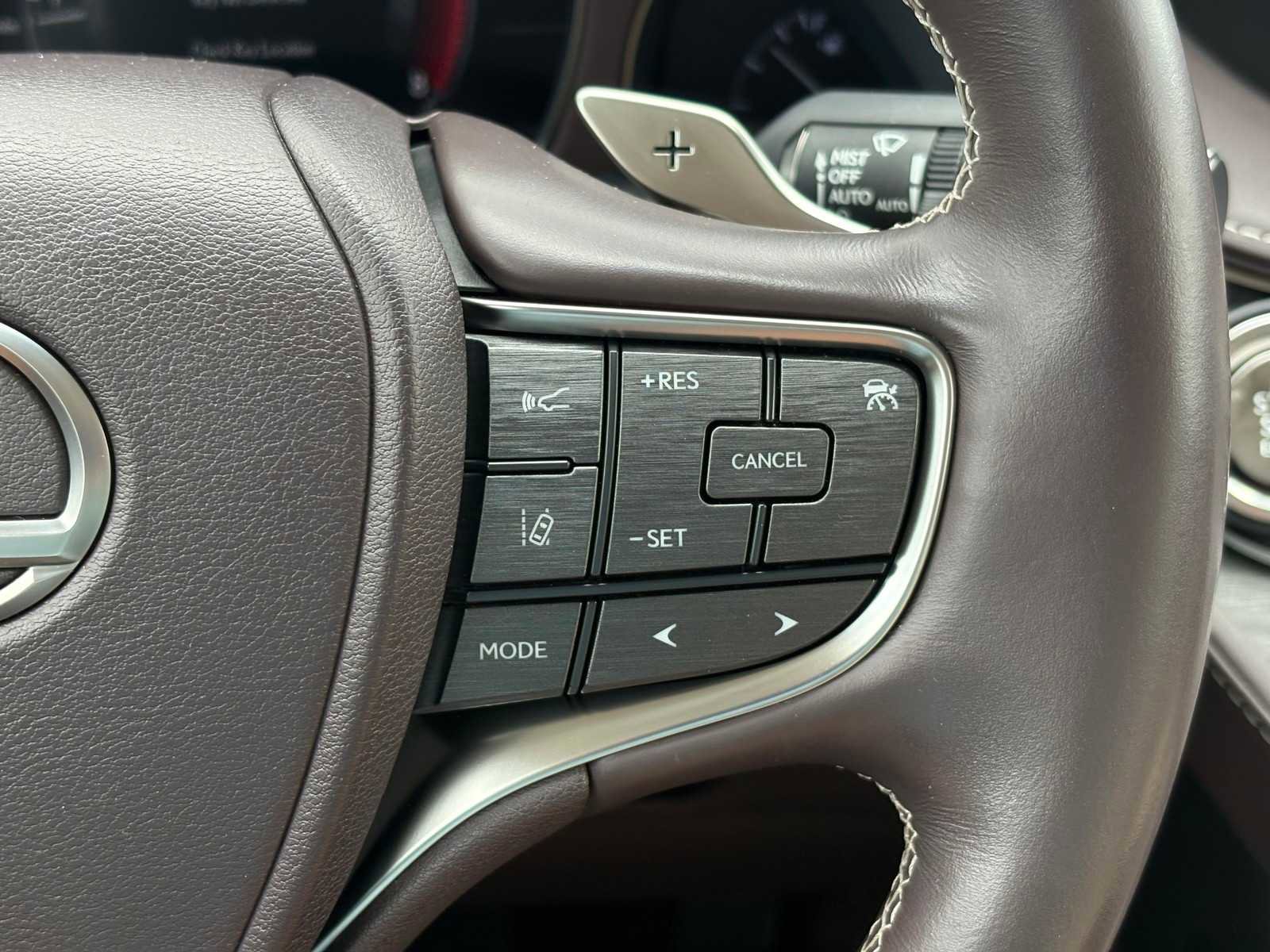 Used 2020 Lexus LS 500 w/ Accessory Package (Z2) RWD image 21